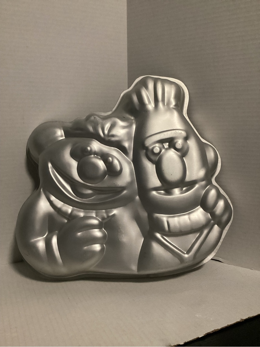 Wilton vintage Ernie and Bert 1971 Muppets Silver Cartoon Character Cake Pan